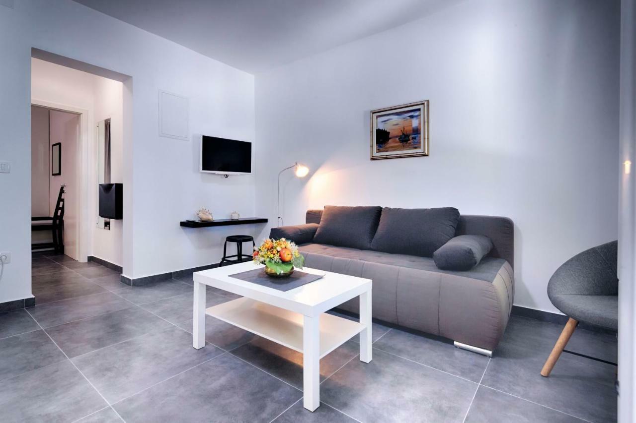 Apartmani Dule Komiža Exteriör bild